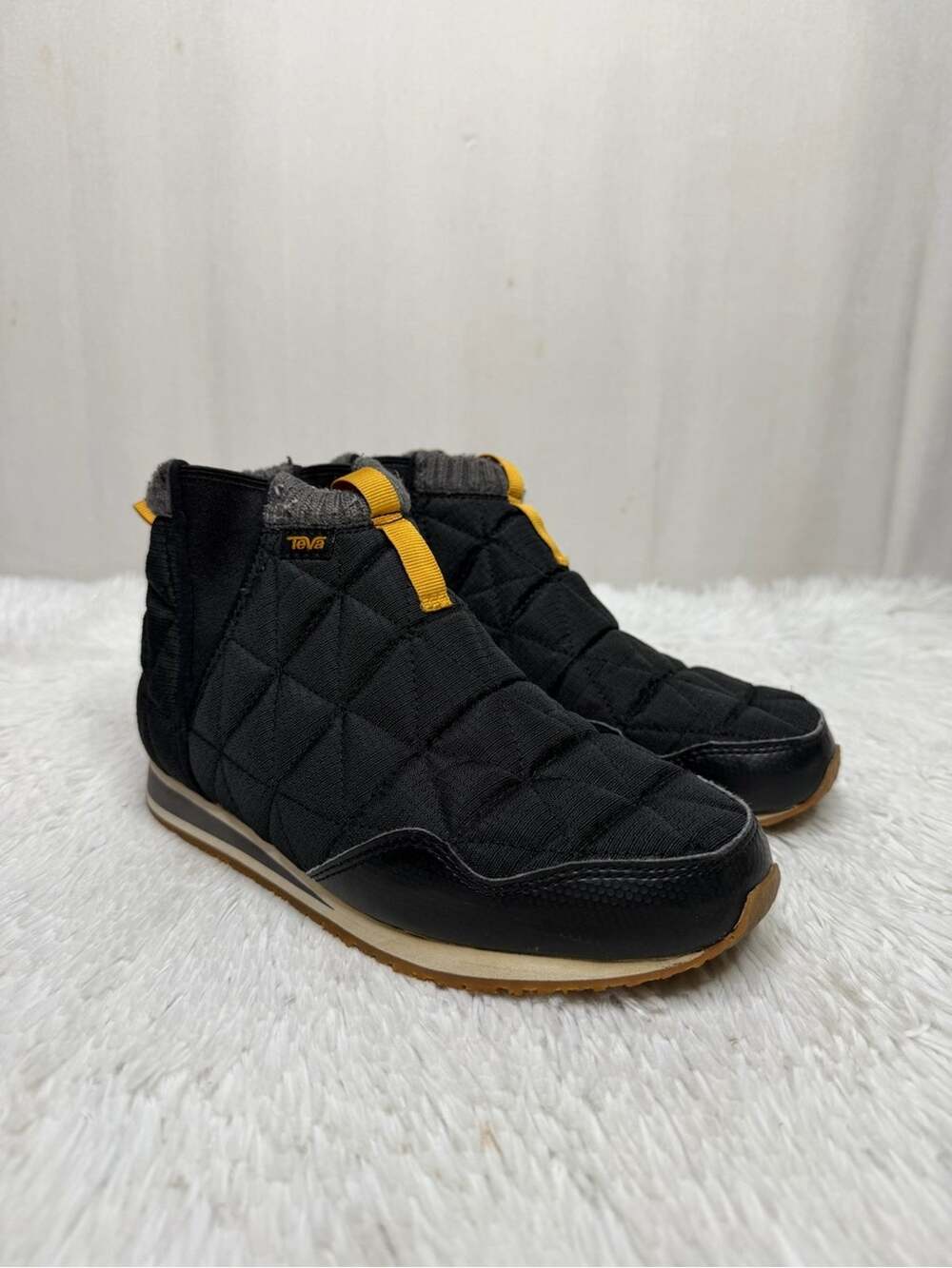 TEVA / black quitled ReEmber Mid camping booties 1123431 / 7